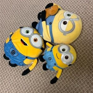 Minions Stuffed Animals & Blanket